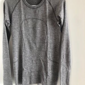 lululemon swiftly tech long sleeve.GREAT CONDITION